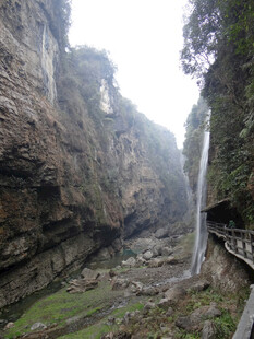 恩施山间峡谷栈道美景