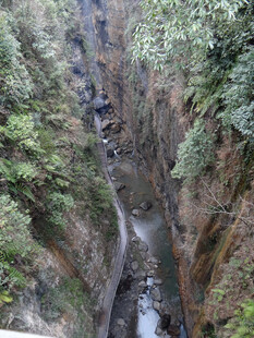恩施峡谷溪流景观