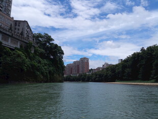 恩施河畔风光 城市与自然相融