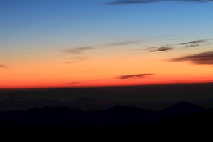 日落时分的绚丽天空