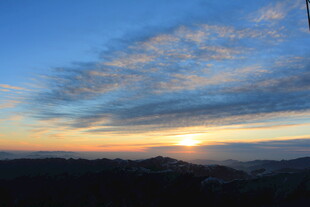 日落时分的壮丽天空景观