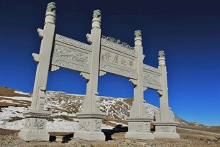 草原石牌坊景观