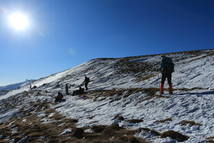 雪山徒步者的壮丽旅程