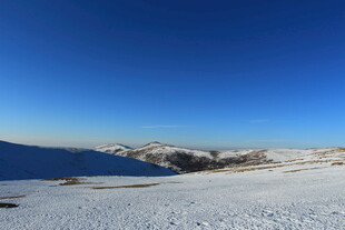 雪山蓝天壮丽风景