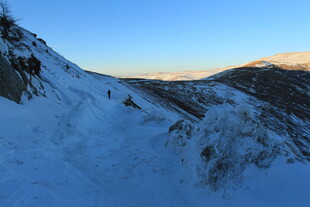 冬日雪山壮丽风景