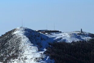 雪山之巅景色壮美