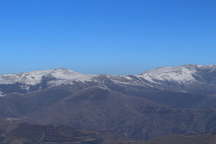 雪山远景 壮丽自然风光