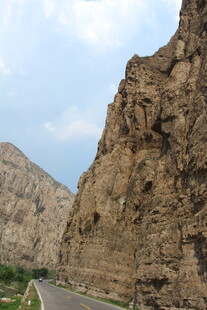 山间蜿蜒公路 壮丽风光