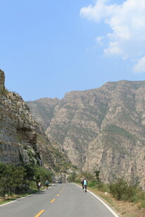 山间公路骑行风景