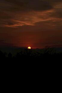 日落时分的天际剪影