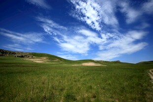 草原蓝天美景