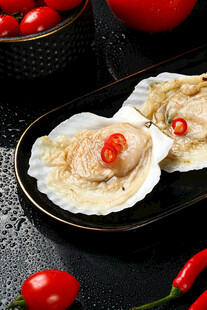 新鲜美味蒜蓉粉丝蒸扇贝