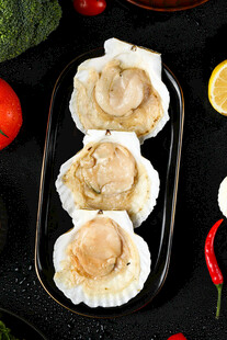 新鲜美味蒜蓉粉丝蒸扇贝