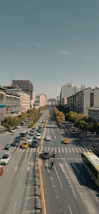 城市繁忙道路景象
