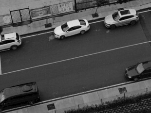 道路上停放及行驶的车辆