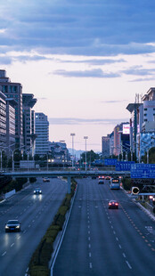 城市高架桥交通景象