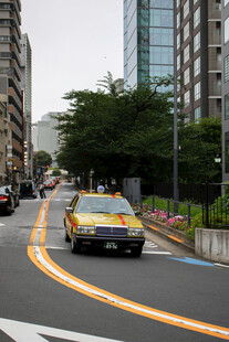 城市街道上的黄色出租车