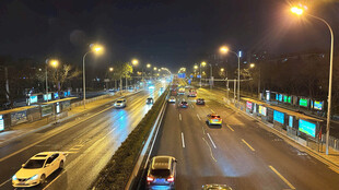 城市夜晚繁忙公路景象
