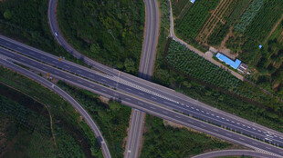 公路立体交叉航拍图