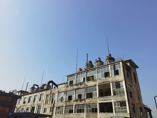 多层楼房外观景象