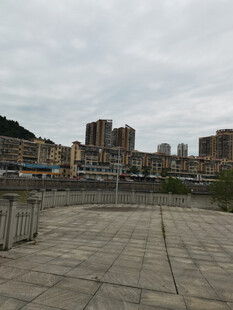 城市广场远景