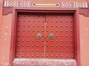 中式传统红漆双门