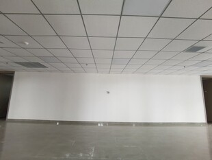 空旷室内空间简洁天花板