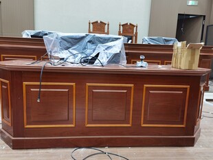 复古木质前台办公桌展示