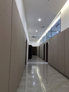 现代简约风格的走廊空间