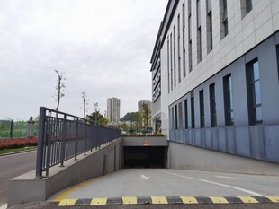 地下车库入口外景