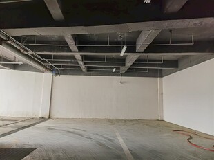 空旷未装修室内空间