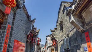 古巷新春景