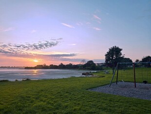 海滨日落美景