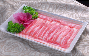 新鲜肥牛肉片摆盘展示