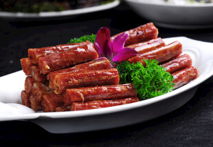 美味香肠摆盘精致诱人