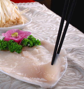 鲜鱼片摆盘配筷与装饰
