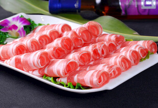 新鲜美味牛肉卷拼盘