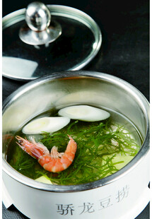 鲜虾蔬菜煮锅料理