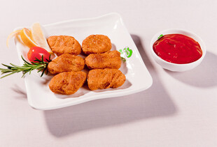 美味炸物配番茄蘸酱