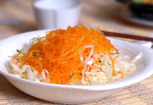 胡萝卜丝盖饭