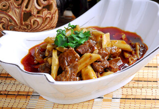 香辣风味牛肉笋尖煲