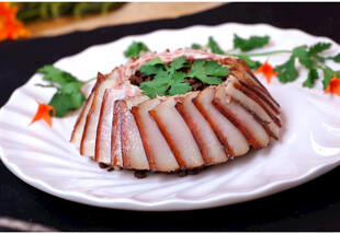 美味千层五花肉摆盘