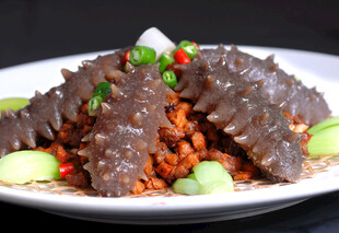 红烧海参配肉沫蔬菜