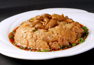 美味红烧鸡块摆盘中
