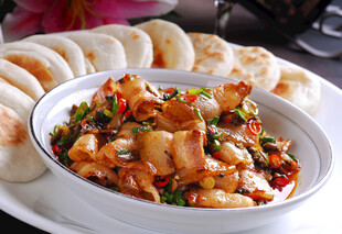 美味回锅肉搭配白面馍