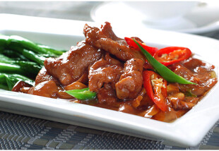 红烧排骨配青椒红椒