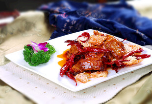 美味红烧菜肴摆盘精致