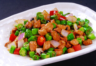 美味彩椒炒鸡丁