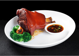 美味红烧肘子配蘸料