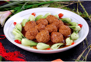 美味肉丸配青菜